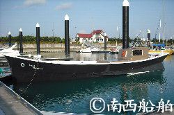 グラスボート仕様の大型サバニ船 4ト